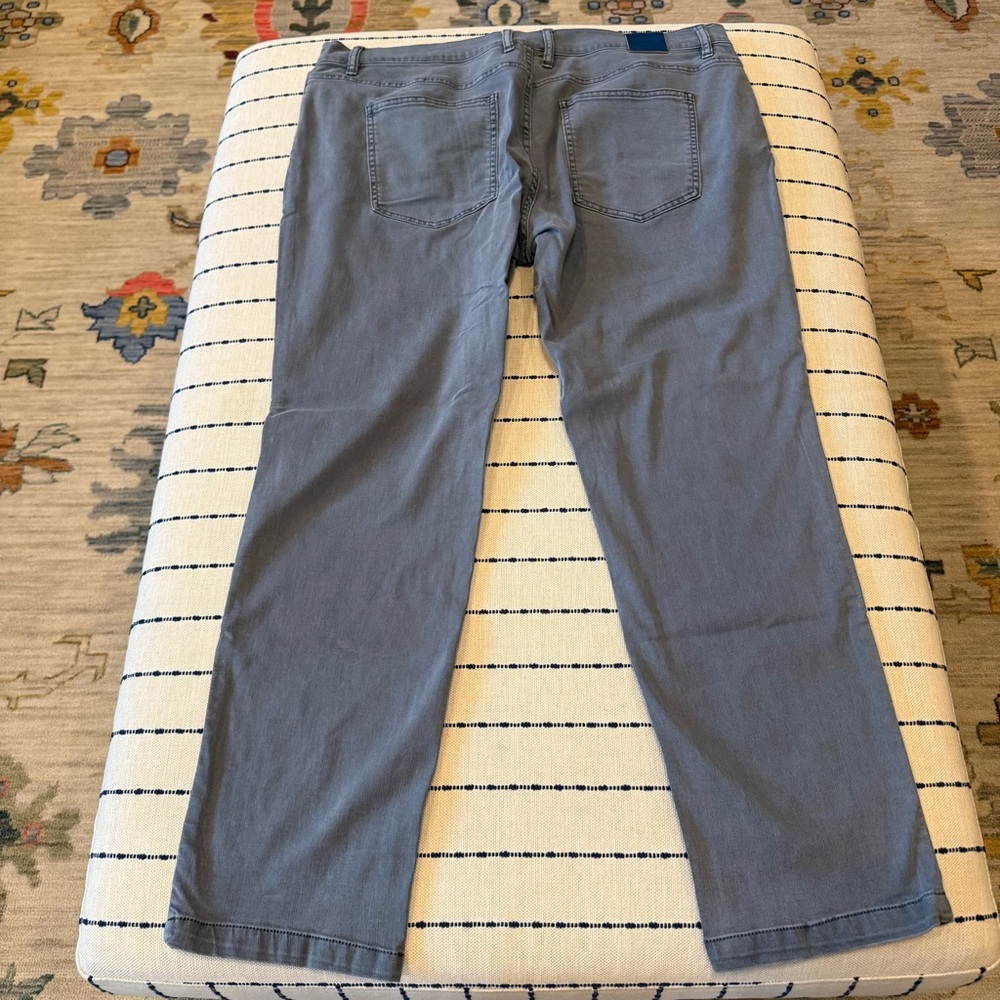 Classic Gray Men's Straight Jeans - Picture 2 of 4